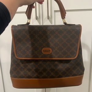 Vintage Bally handbag with shoulder / crossbody strap. Condition like new